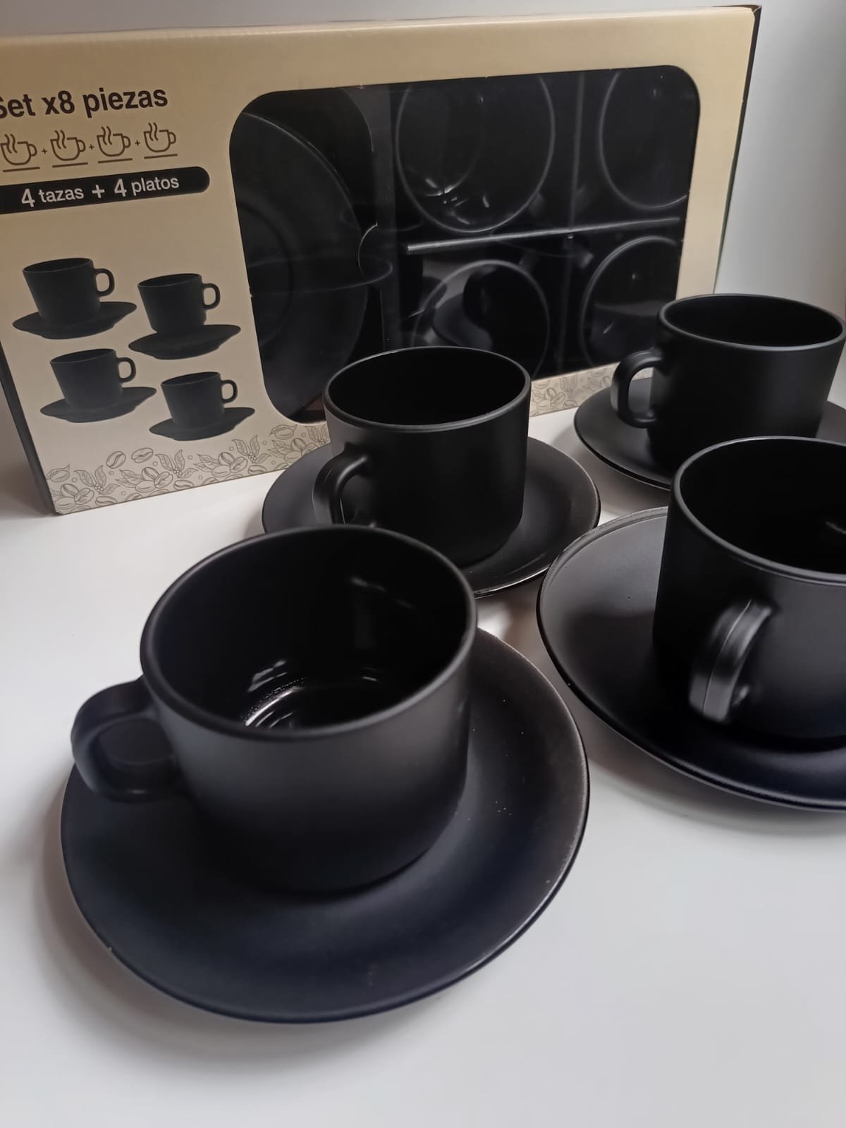 Set 8 piezas (4 tazas + 4 platos) en caja