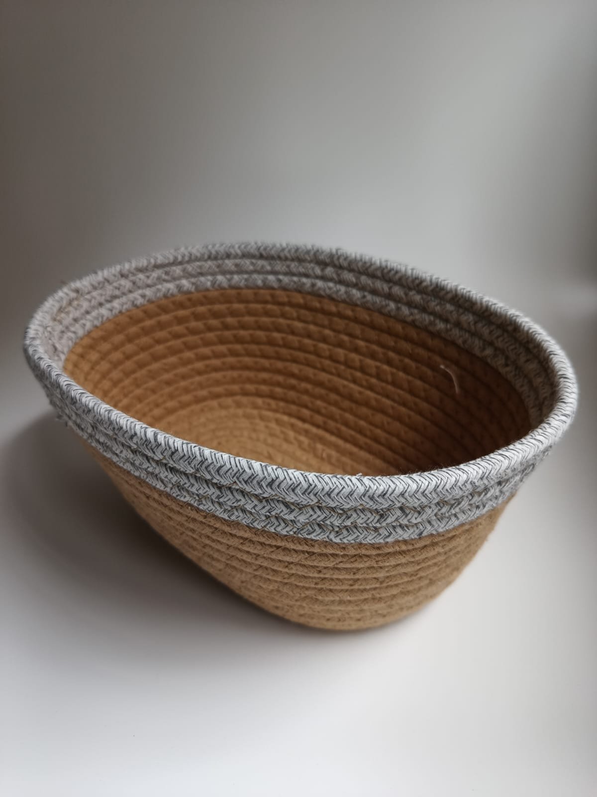 Canasta oval tela borde decorativo con asas